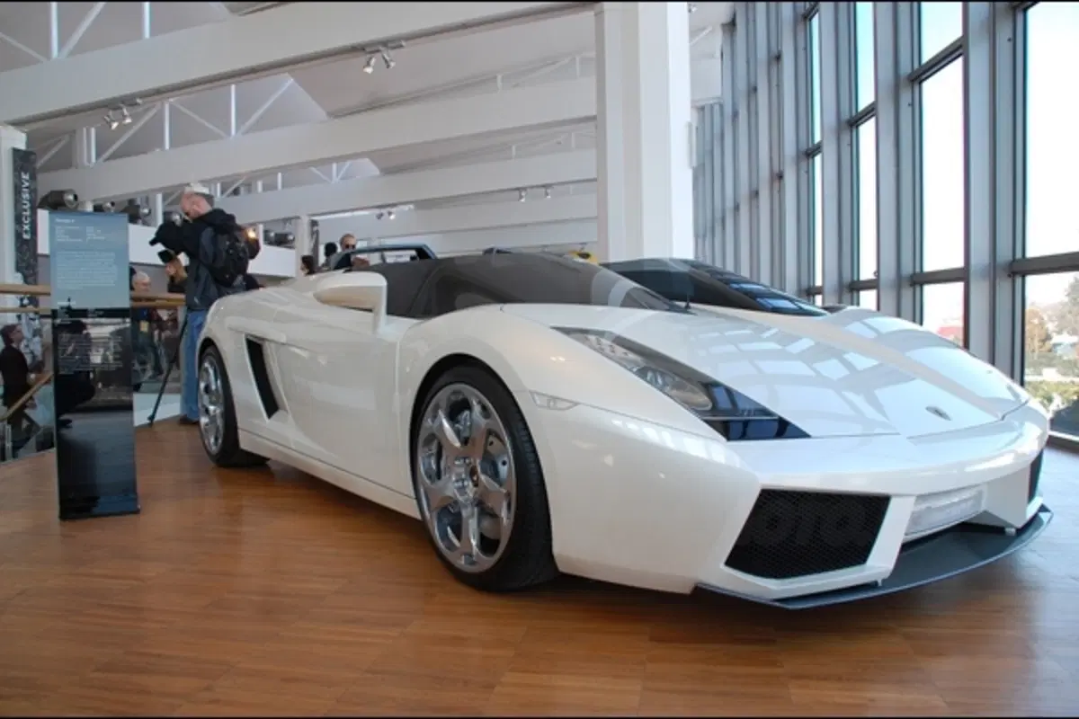 Winkelman inaugura l'impianto fotovoltaico Lamborghini (15)