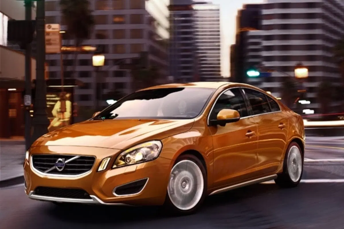Volvo S60 2010: nuovi dettagli e foto (6)