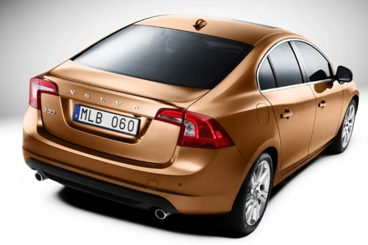 Volvo S60 2010: nuovi dettagli e foto (7)