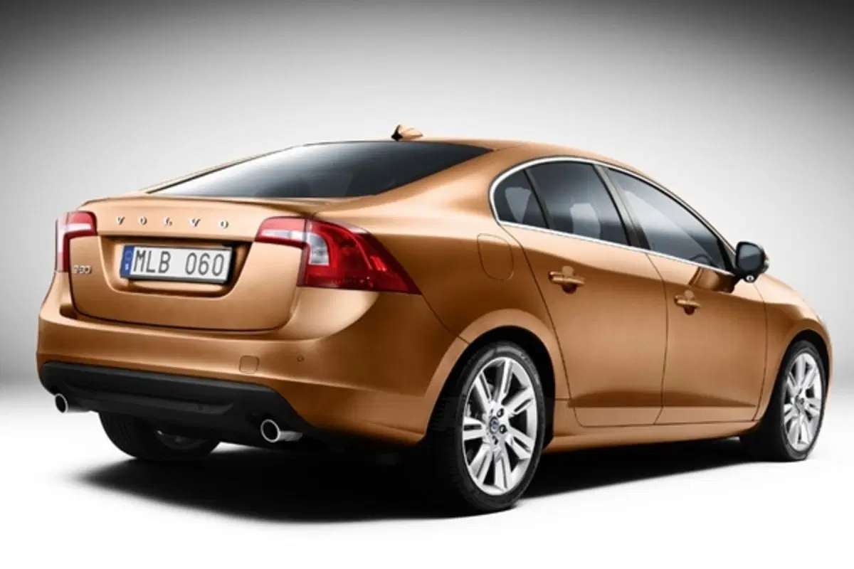 Volvo S60 2010: nuovi dettagli e foto (8)