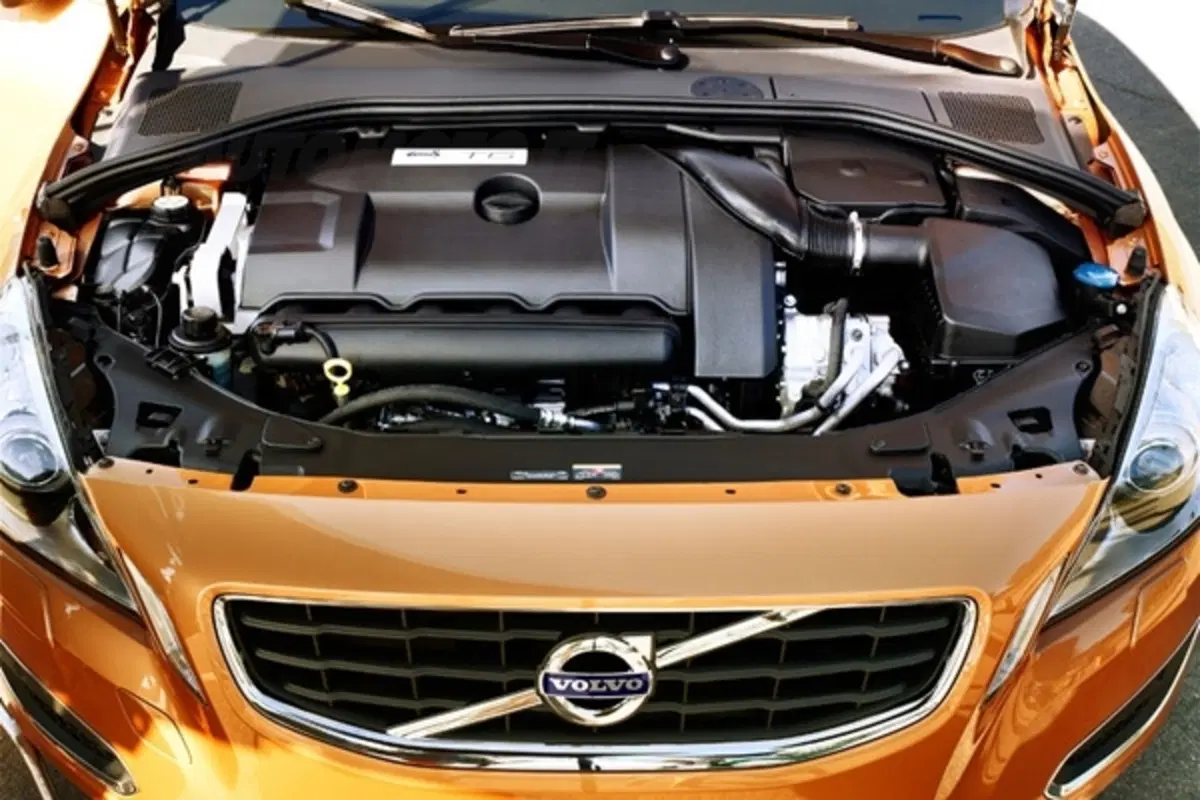 Volvo S60 2010: nuovi dettagli e foto (9)