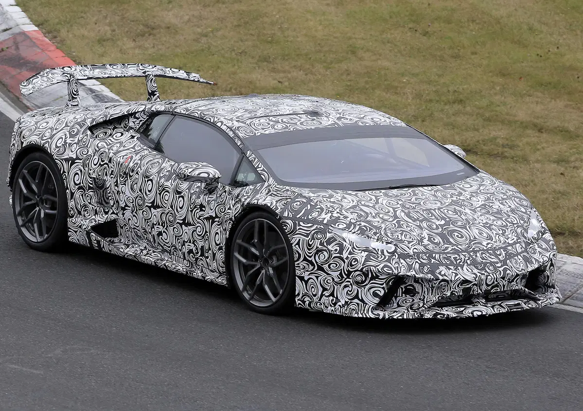 Lamborghini Huracan Superleggera: nuove foto spia