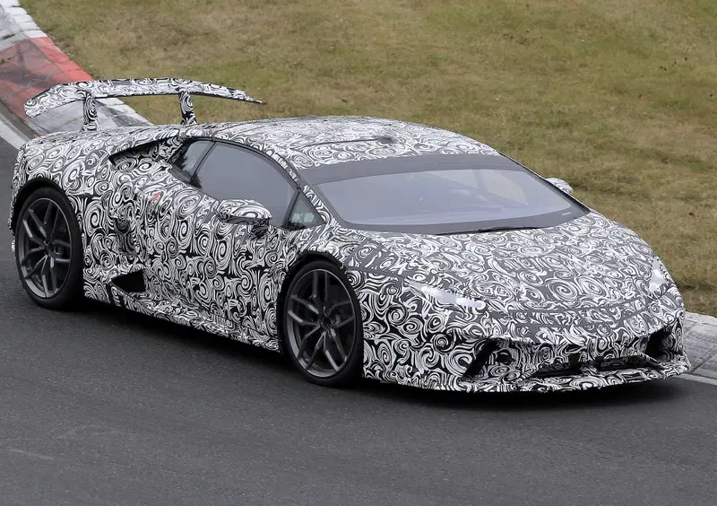 Lamborghini Huracan Superleggera: nuove foto spia
