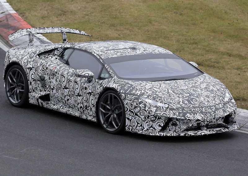 Lamborghini Huracan Superleggera: nuove foto spia