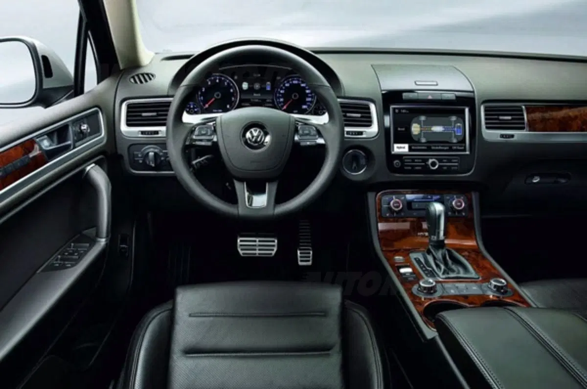 Volkswagen Touareg II: prime foto ufficiali (6)