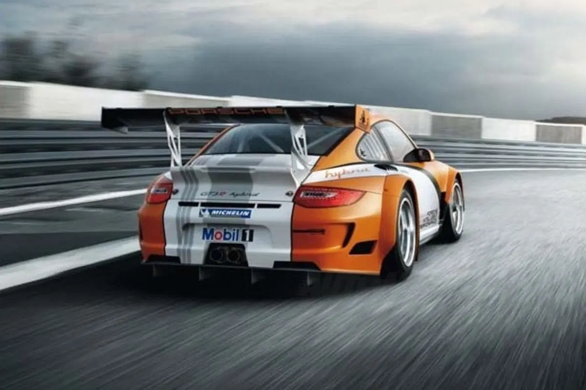 Porsche 911 GT3 R Hybrid (3)