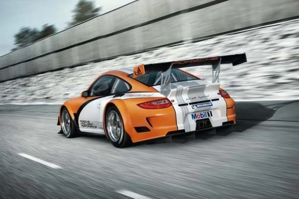 Porsche 911 GT3 R Hybrid (4)