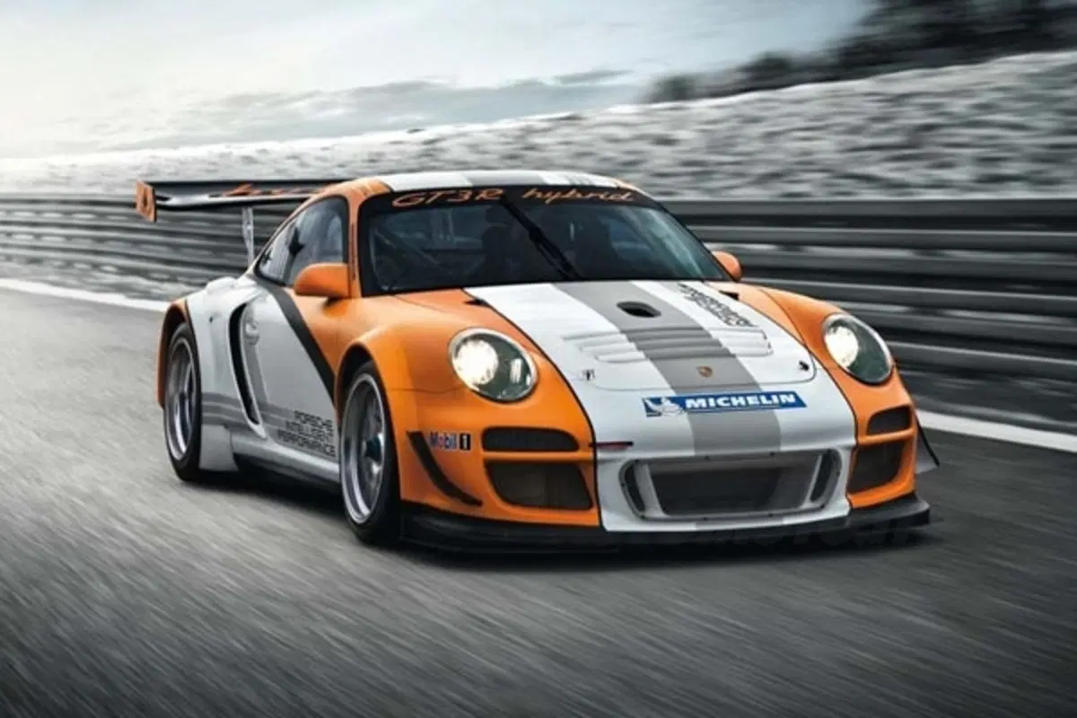 Porsche 911 GT3 R Hybrid (5)