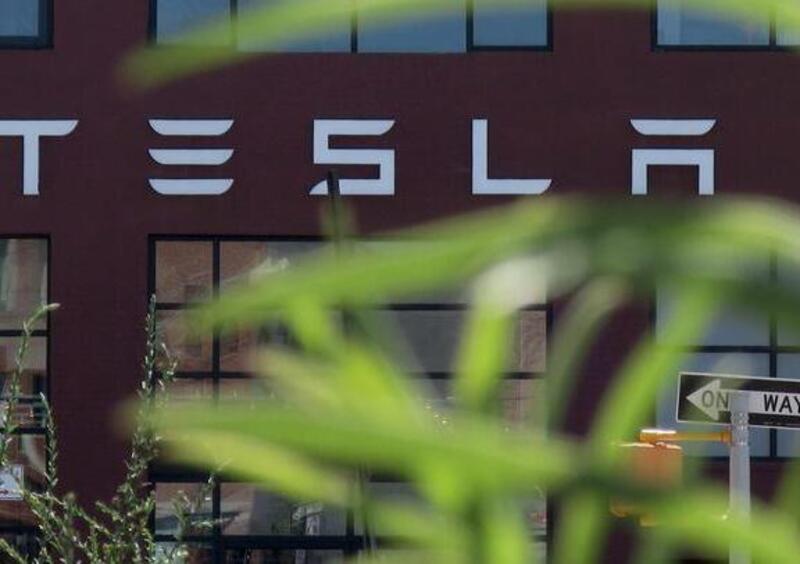 Tesla, stop all&#039;uso del termine Autopilot in Germania