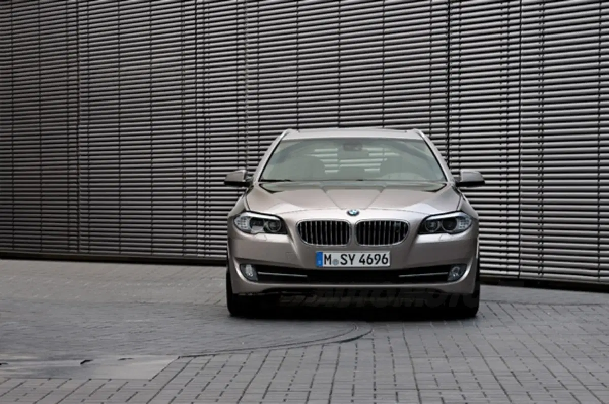 BMW Serie 5 Touring 2010 (5)