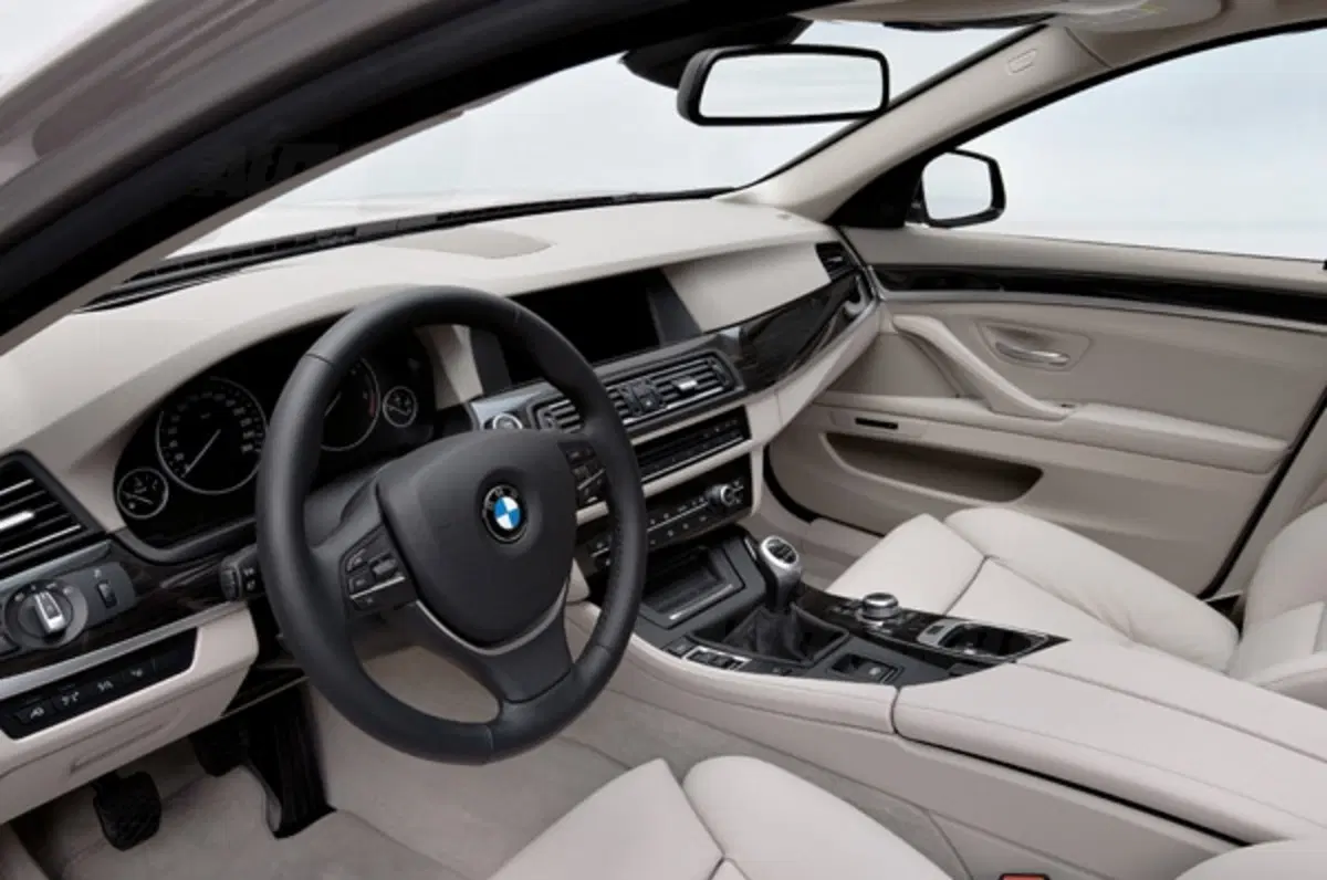 BMW Serie 5 Touring 2010 (31)