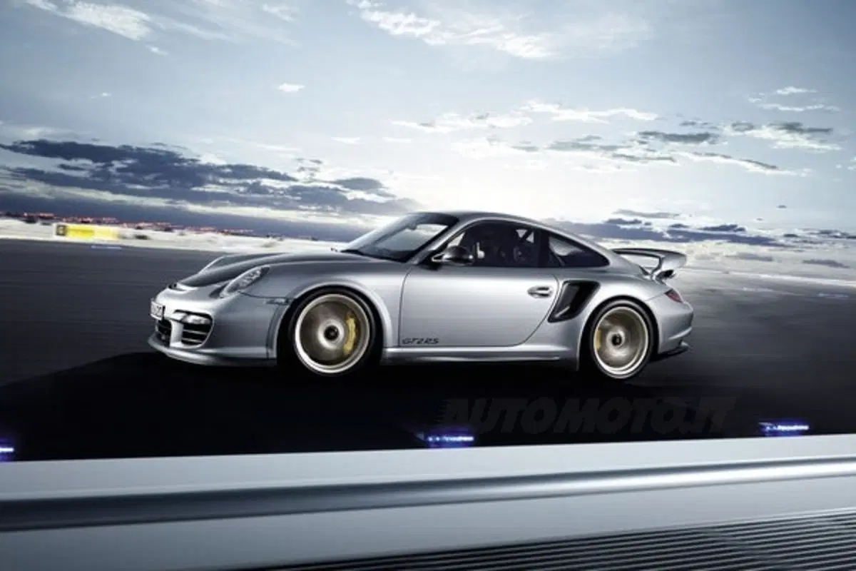 Porsche 911 GT2 RS (2)