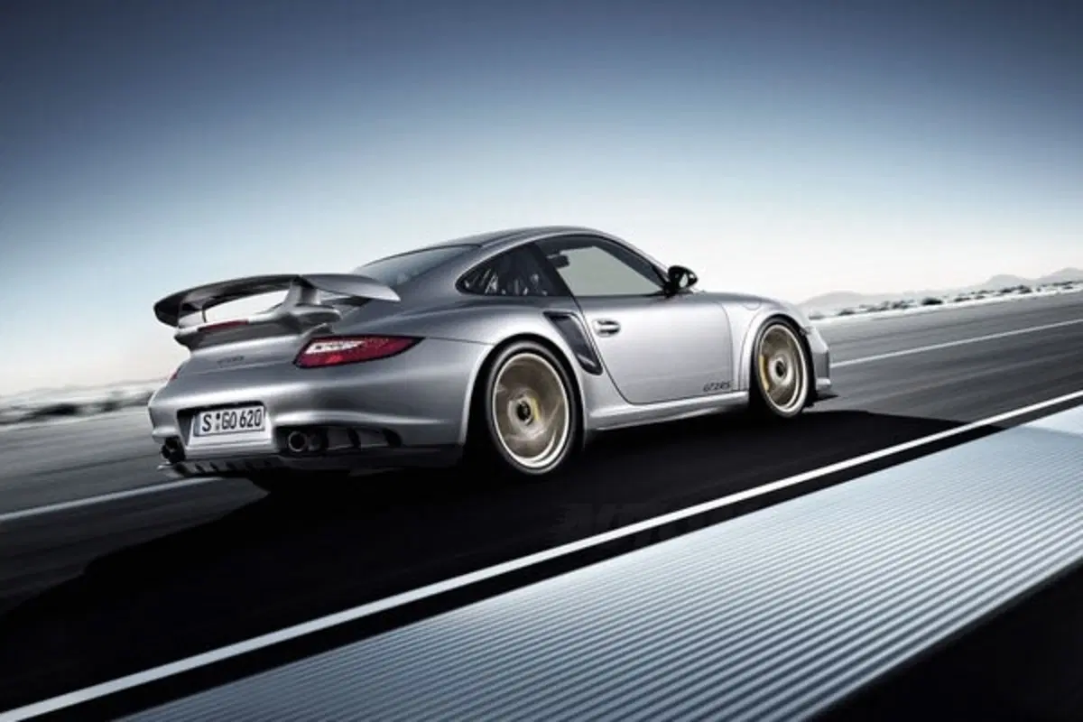 Porsche 911 GT2 RS (3)