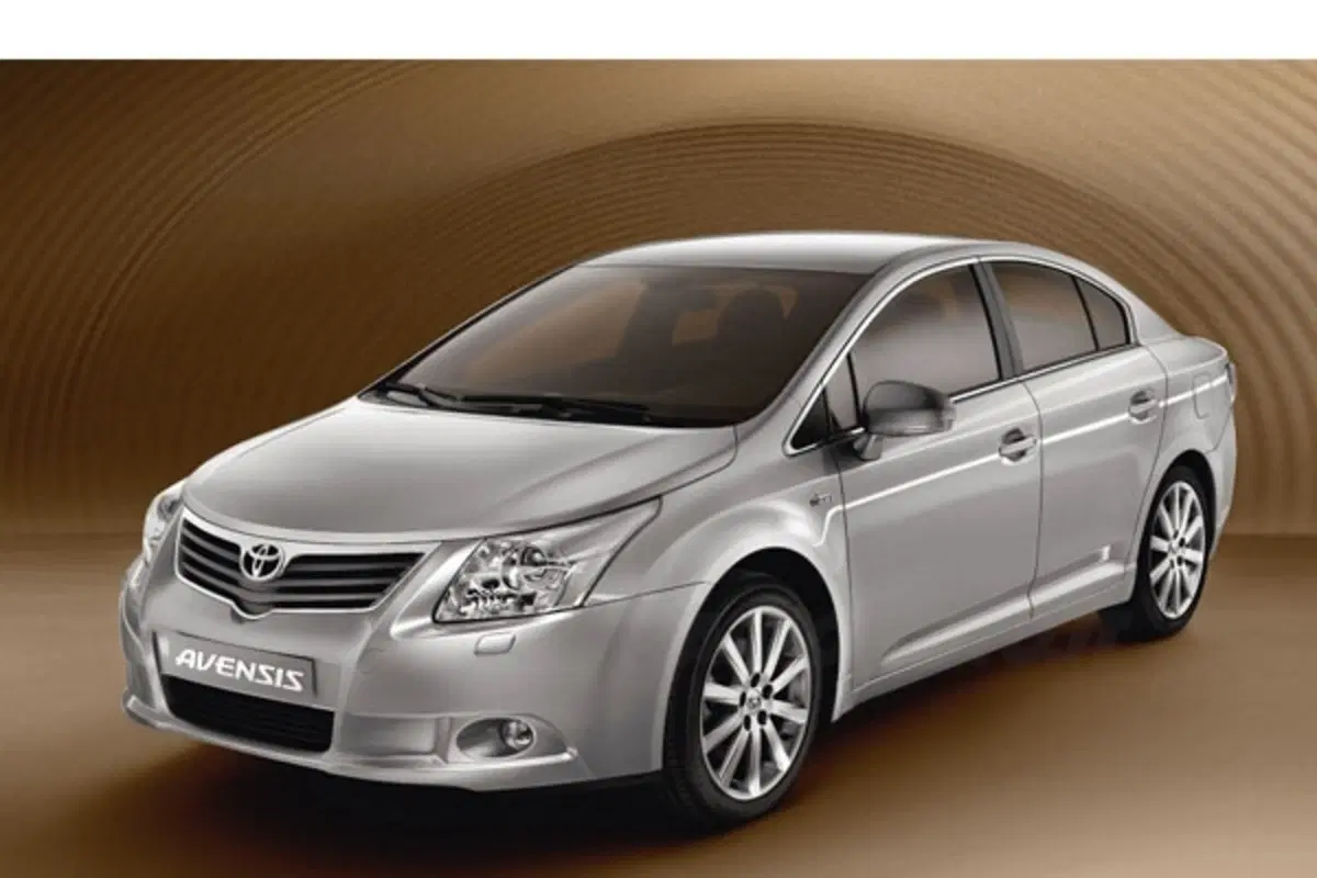 Toyota Avensis (2)