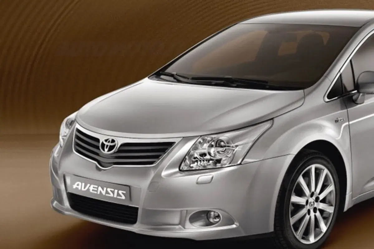 Toyota Avensis (6)