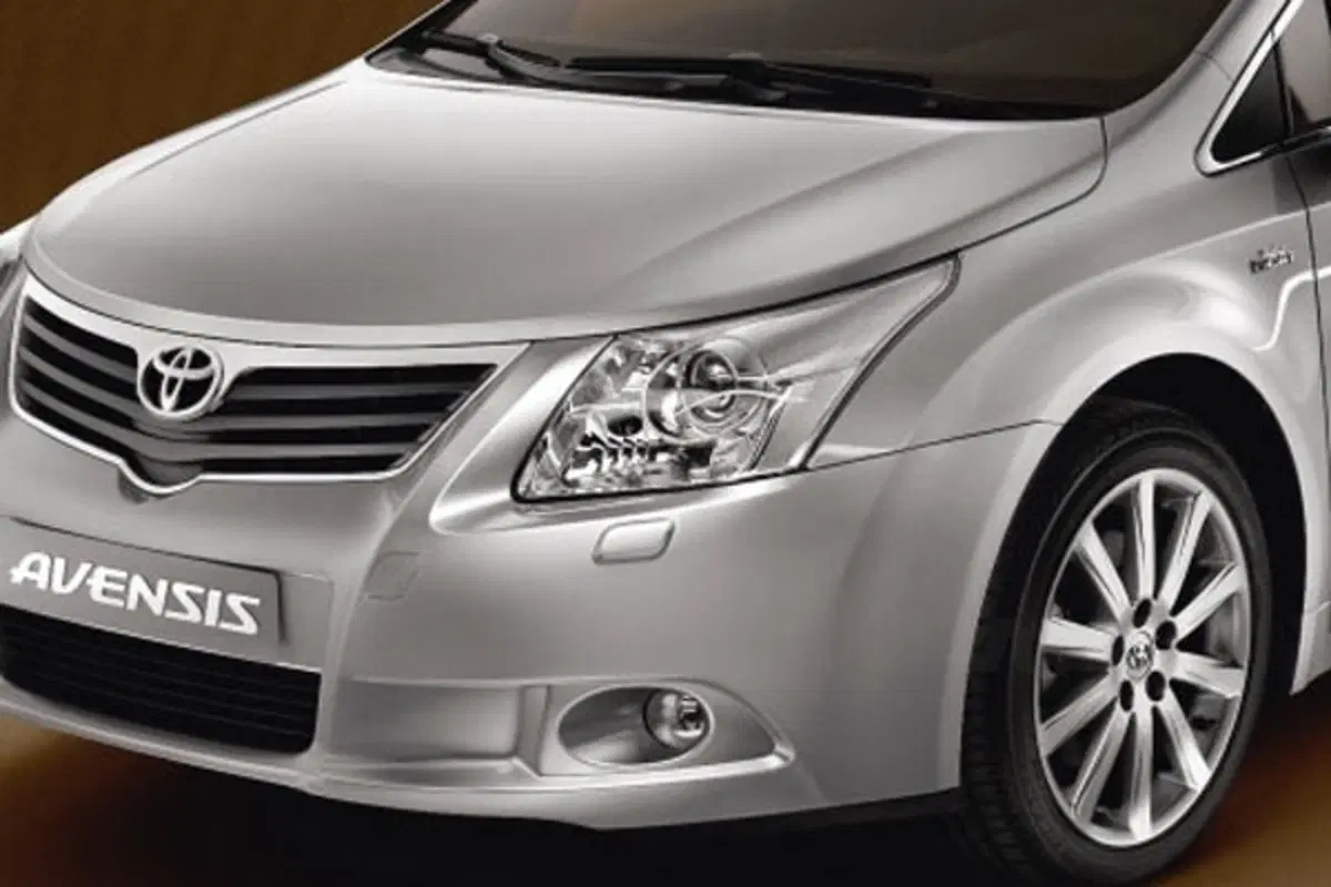 Toyota Avensis (9)