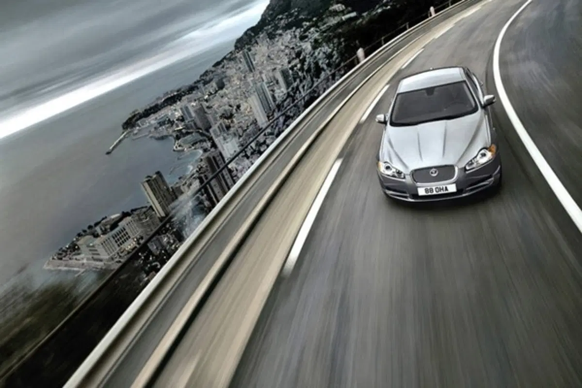 Jaguar XF (3)