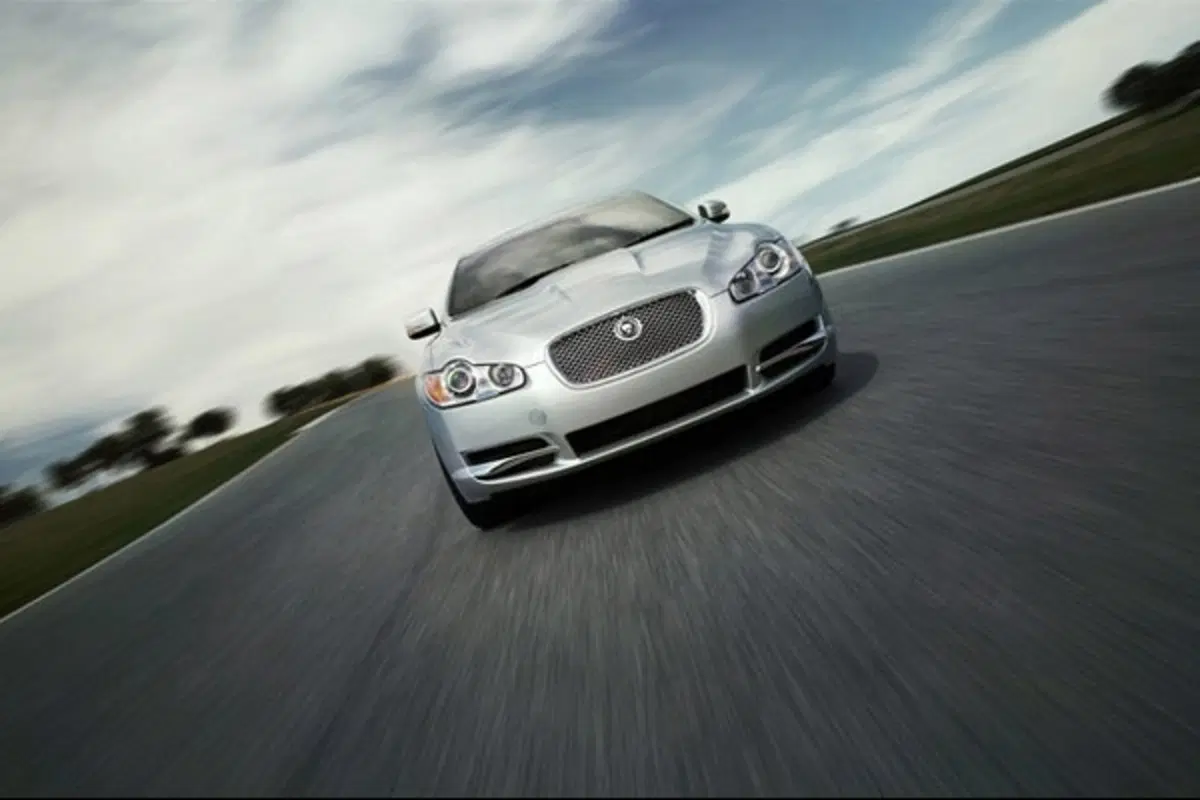 Jaguar XF (4)