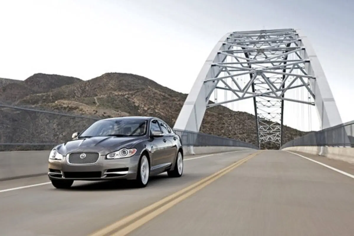 Jaguar XF (6)