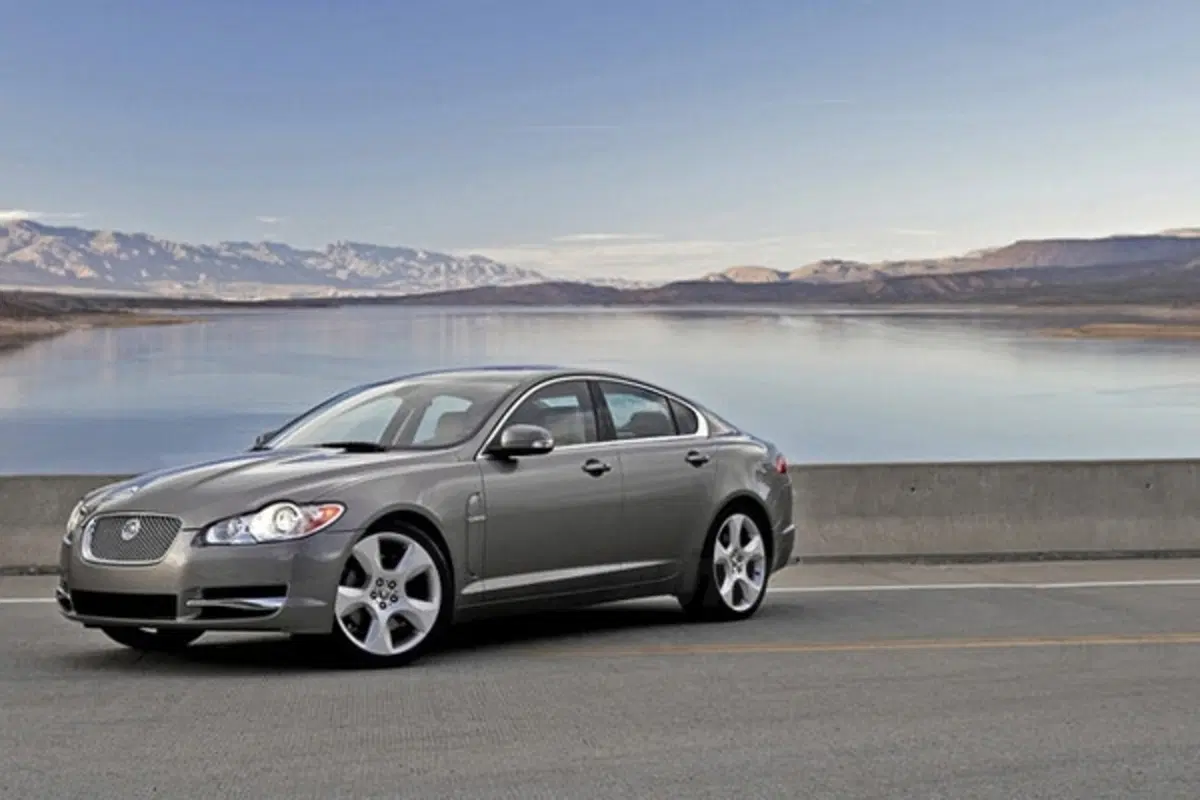 Jaguar XF (8)