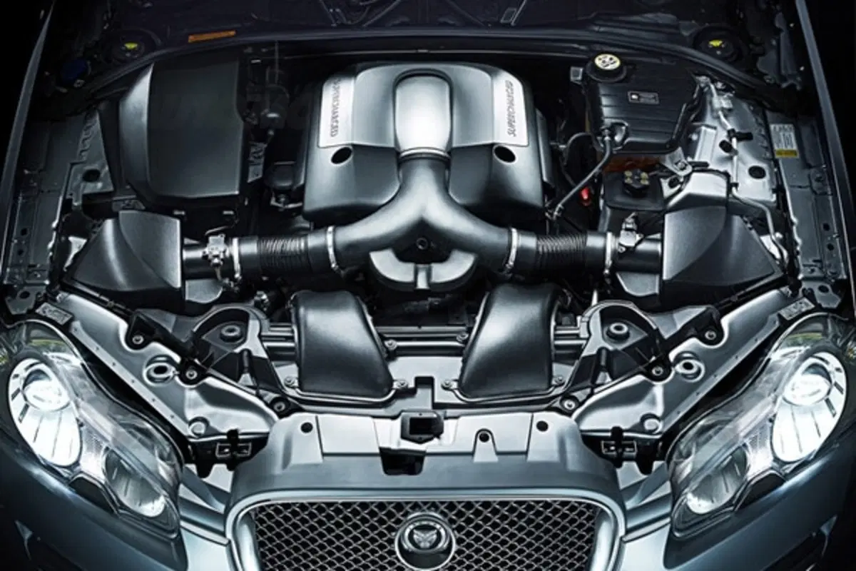 Jaguar XF (9)