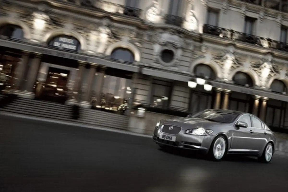 Jaguar XF (10)
