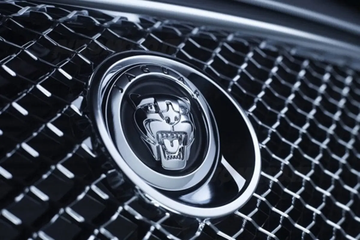 Jaguar XF (11)