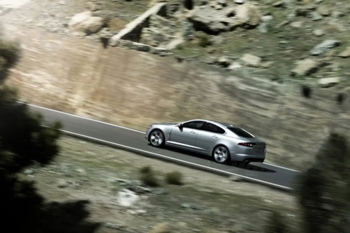 Jaguar XF (14)