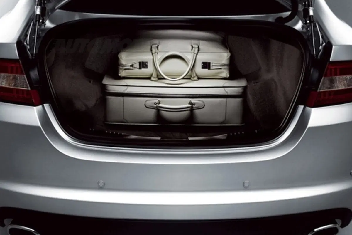 Jaguar XF (15)