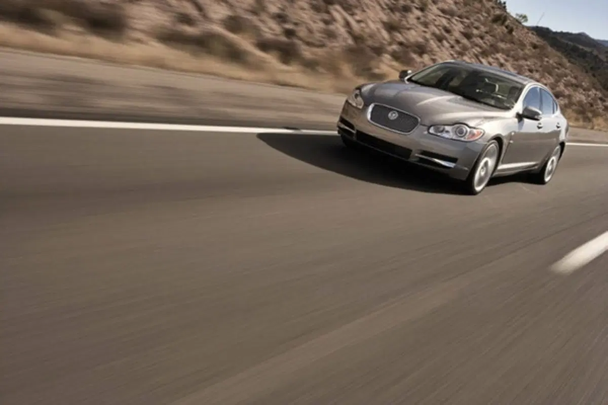 Jaguar XF (16)