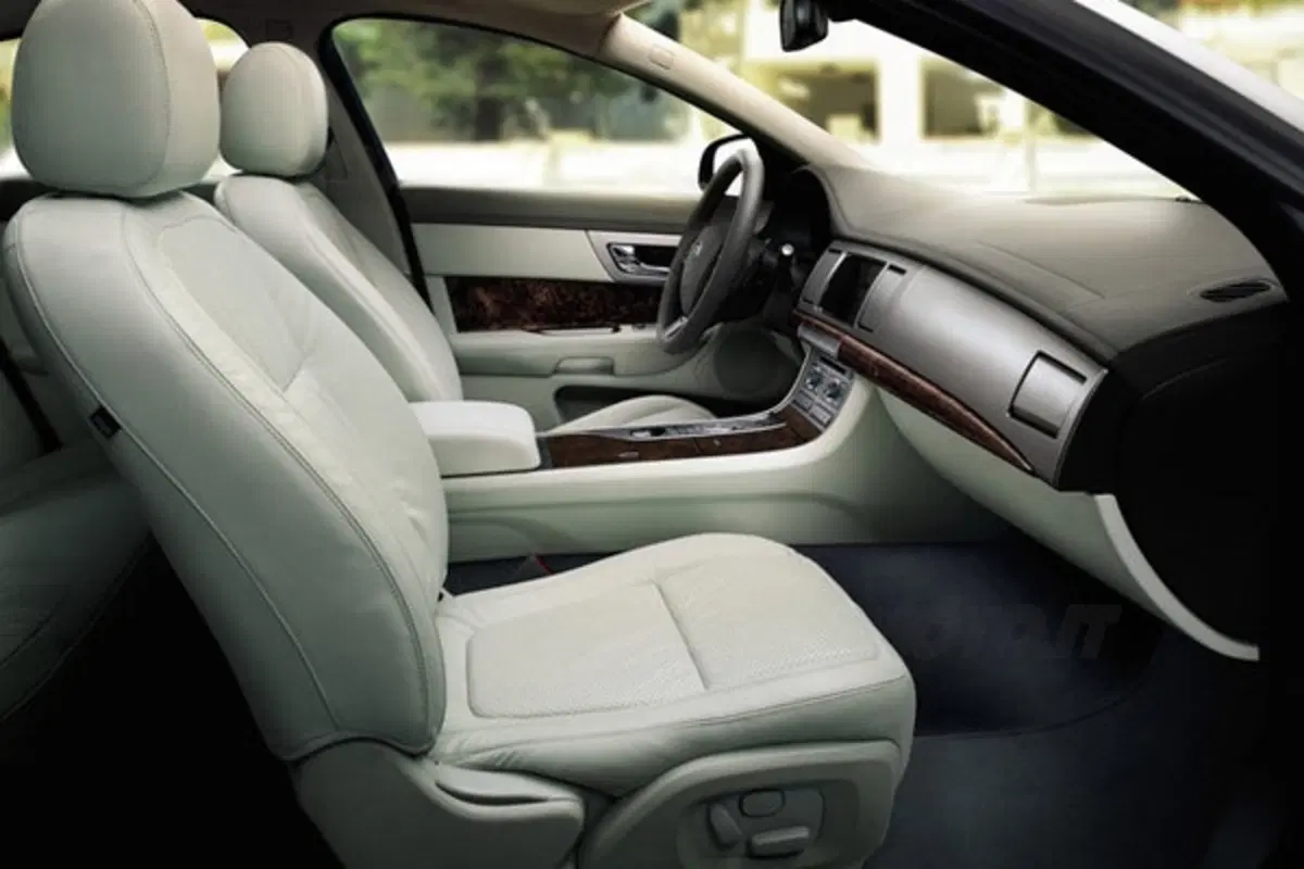 Jaguar XF (17)