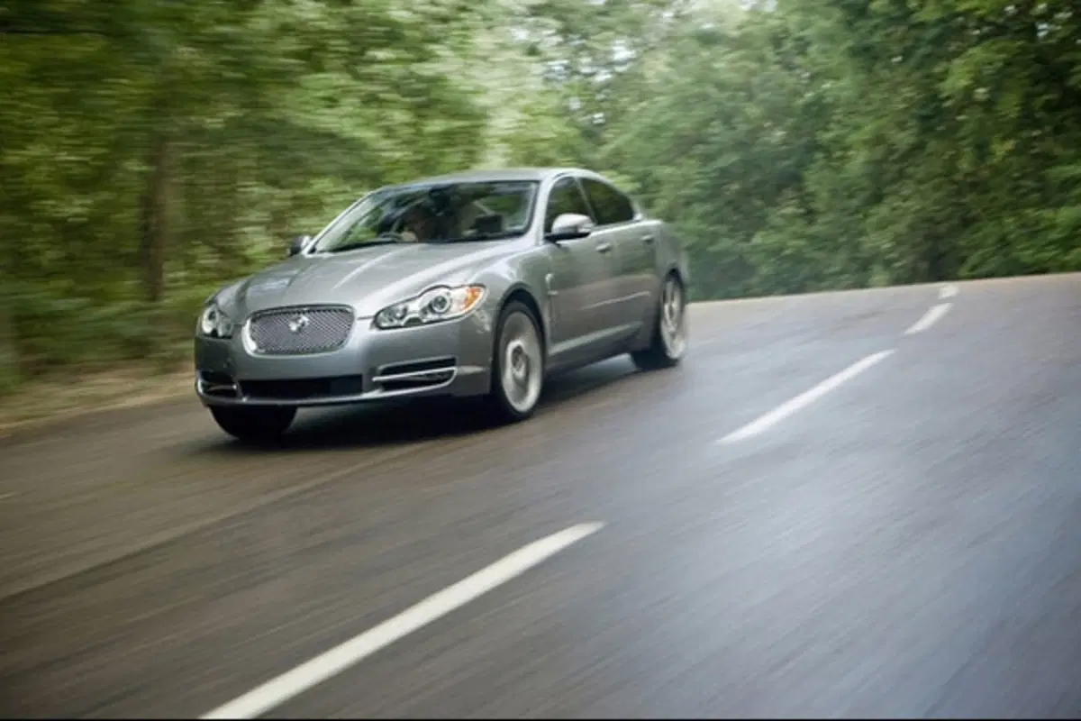 Jaguar XF (19)