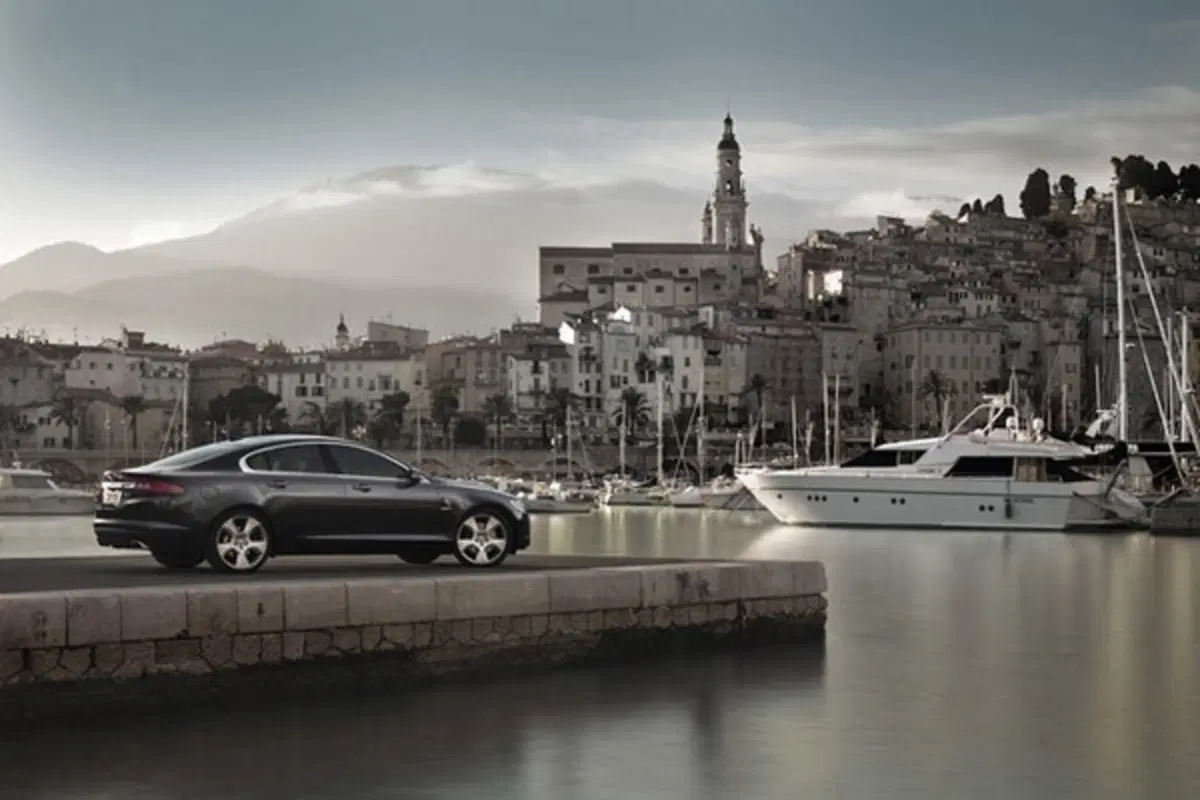 Jaguar XF (21)