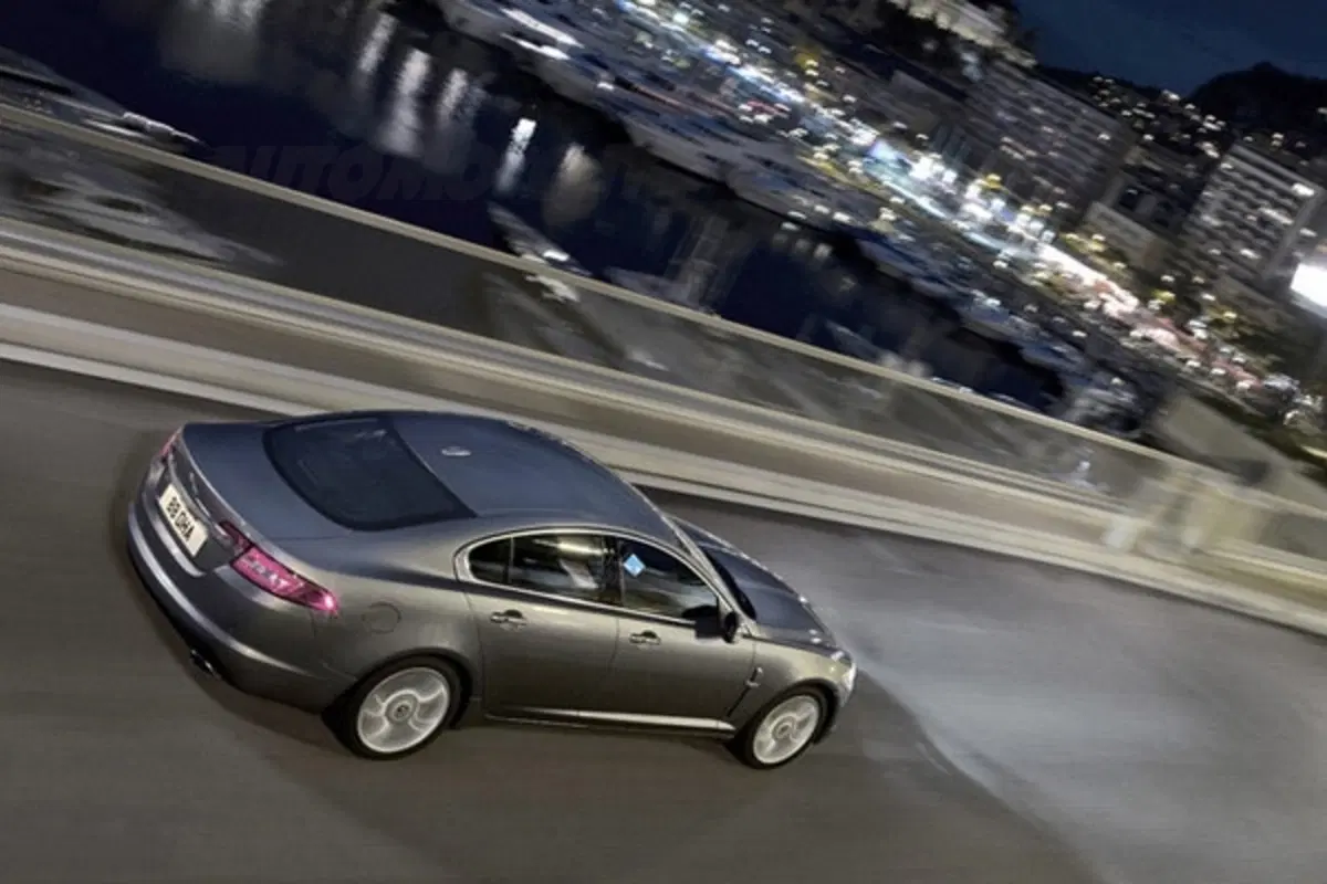 Jaguar XF (24)