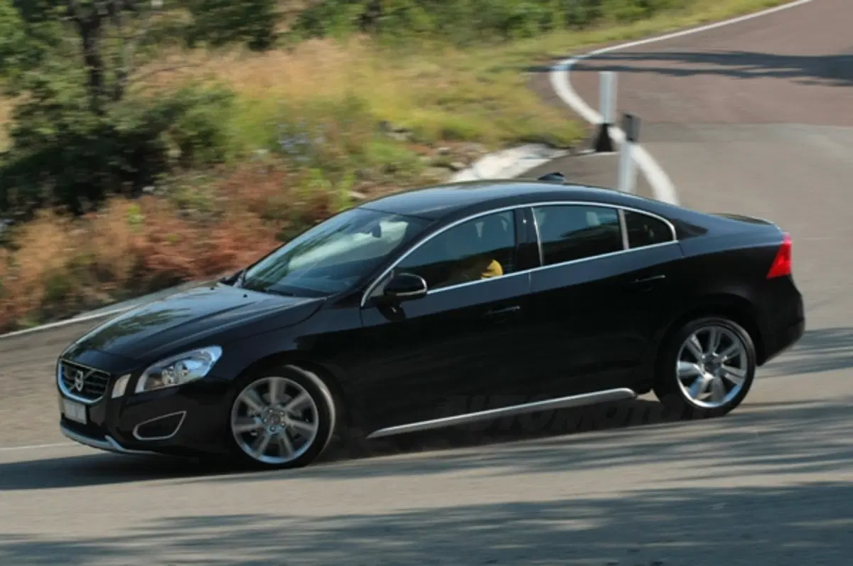 Volvo S60 (4)
