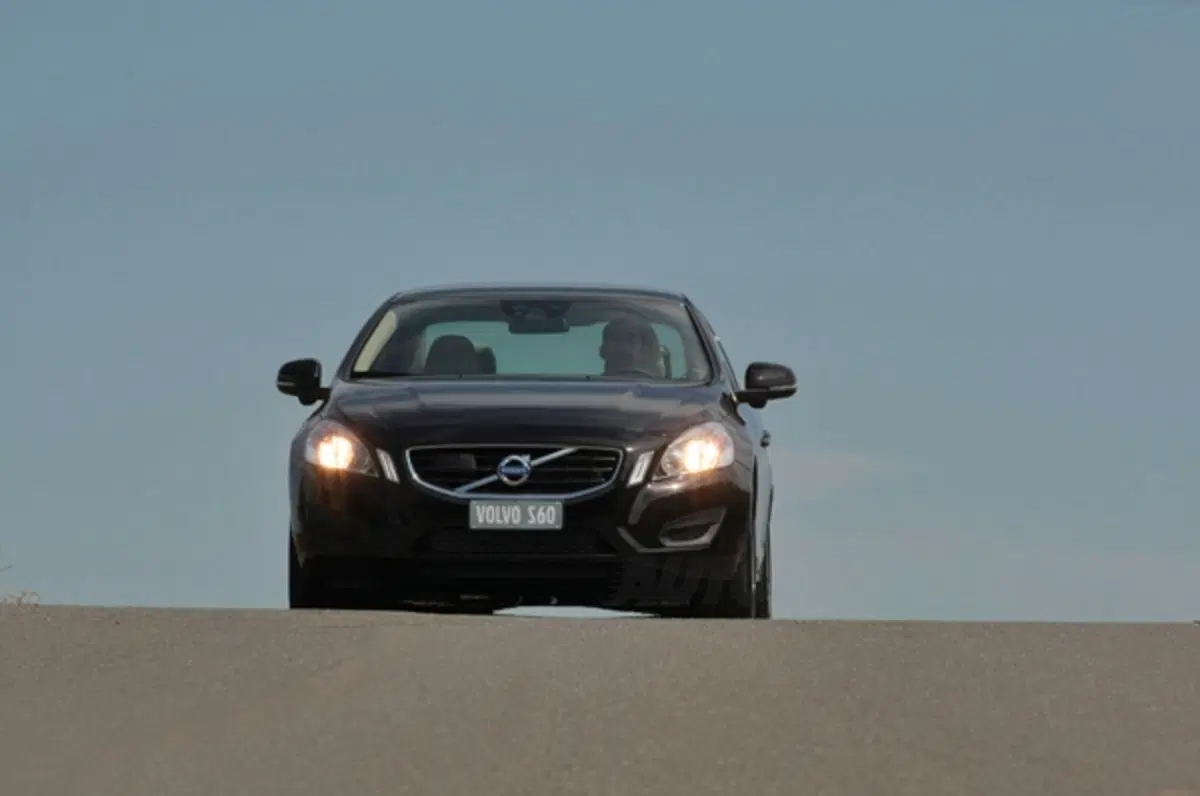 Volvo S60 (6)