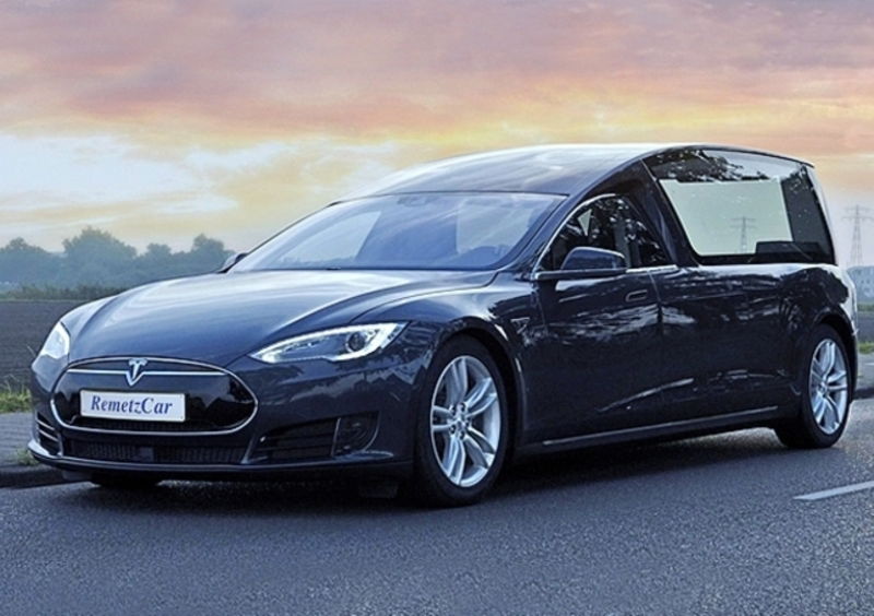 Olanda, arriva il primo carro funebre elettrico su base Tesla