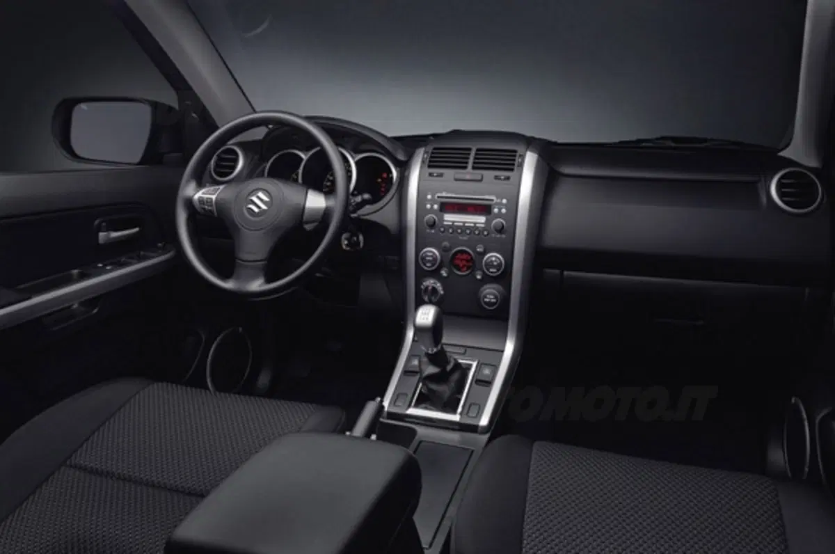 Suzuki Grand Vitara 2011 (11)