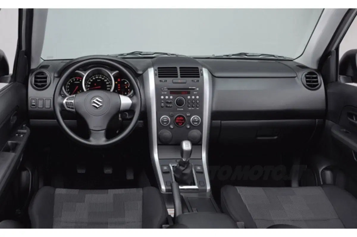 Suzuki Grand Vitara 2011 (13)