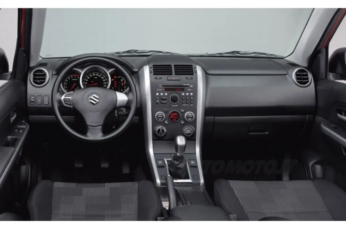Suzuki Grand Vitara 2011 (14)