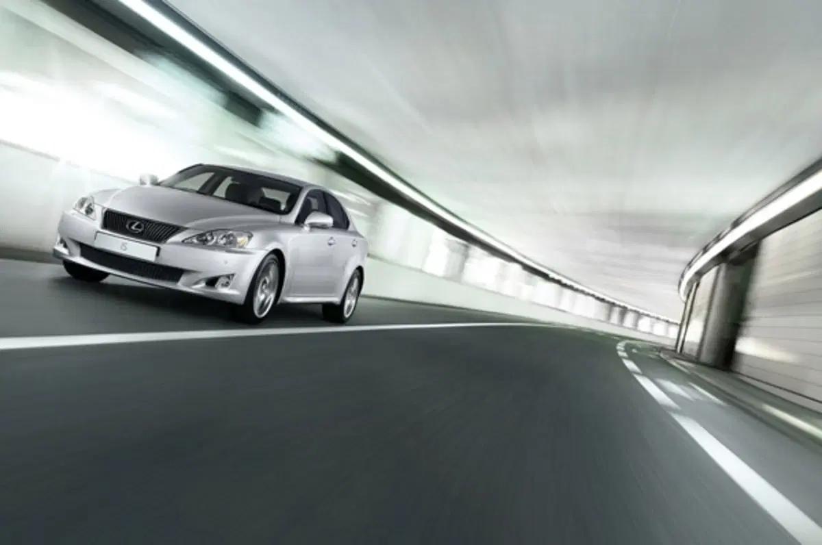 Lexus IS m.y. 2011 (2)