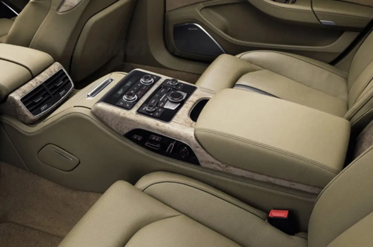 Audi A8 L (17)