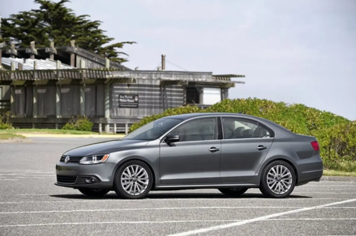 Volkswagen Jetta m.y. 2011 (5)