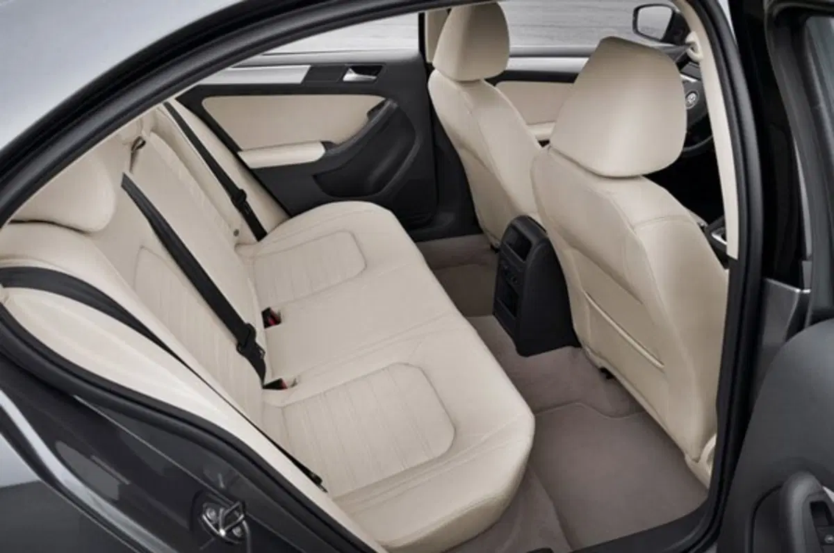Volkswagen Jetta m.y. 2011 (8)