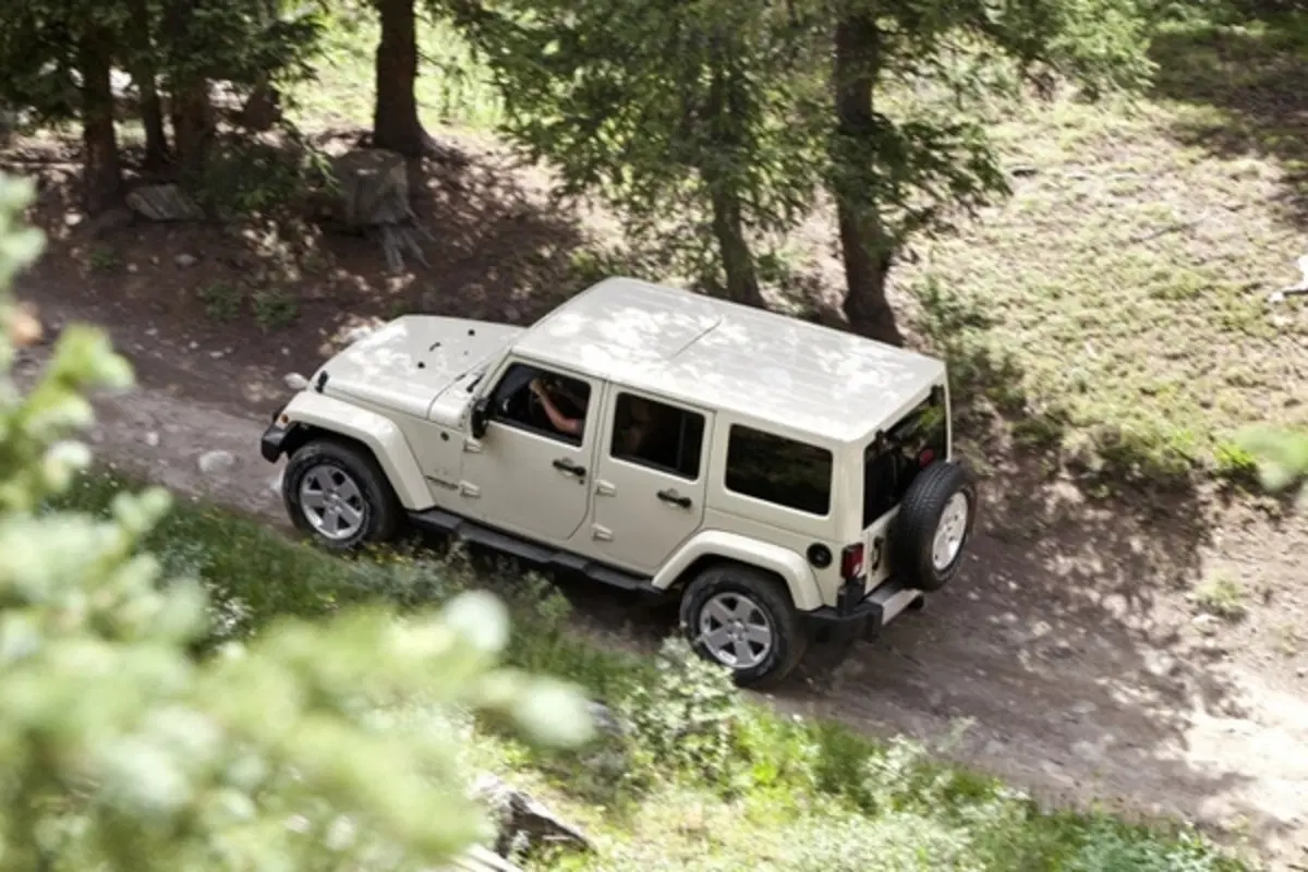 Jeep Wrangler 2011 (3)