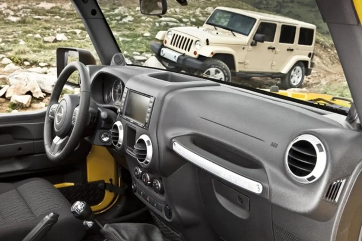 Jeep Wrangler 2011 (11)