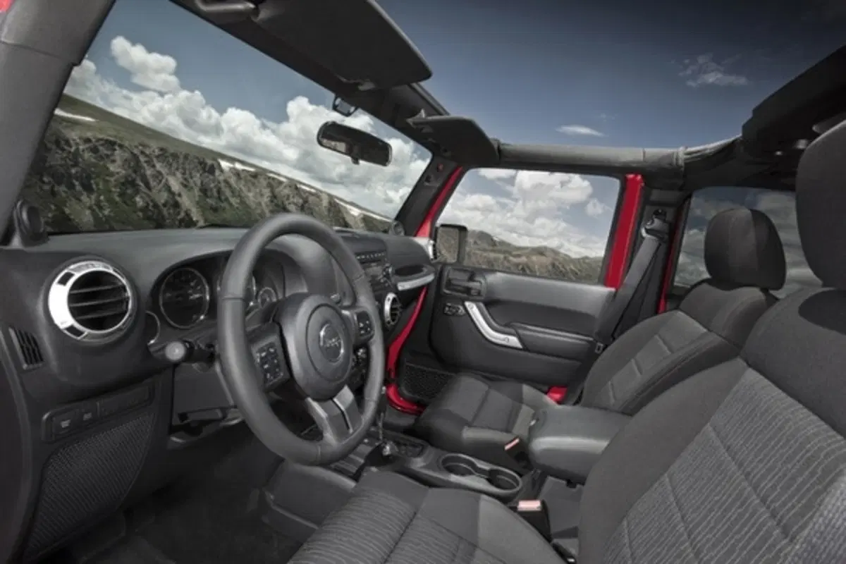 Jeep Wrangler 2011 (12)