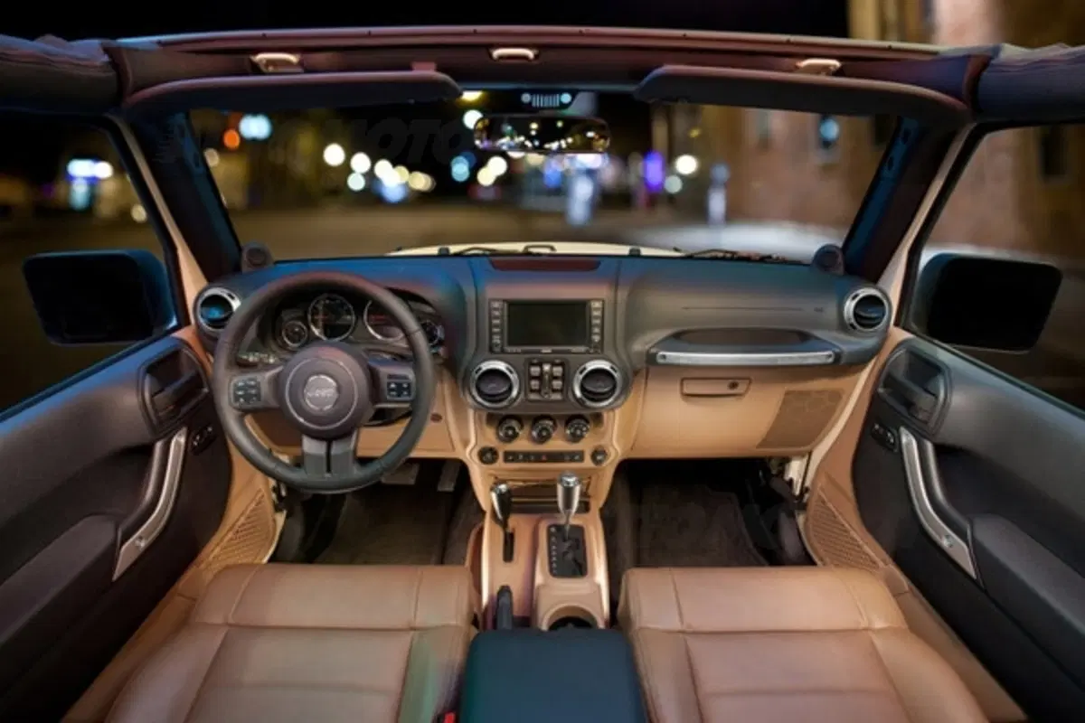 Jeep Wrangler 2011 (15)