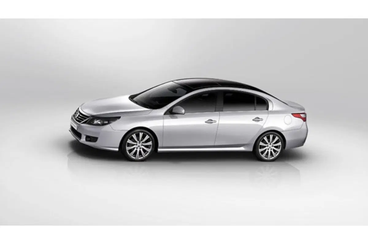 Renault Latitude: debutta in Russia (7)