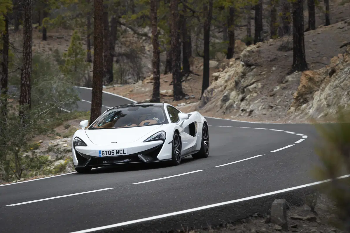 Al supermercato con la Mclaren 570GT? Si può fare! (2)